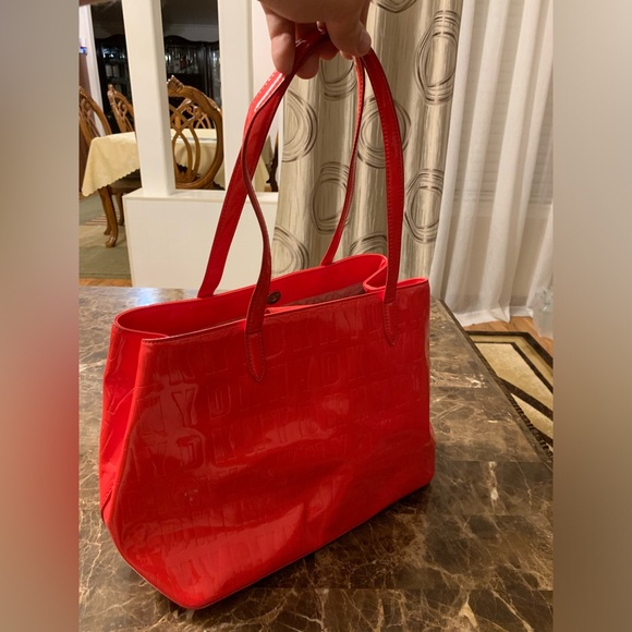 Dkny Embossed Patent Street Logo Tote Red - Picture 1 of 9
